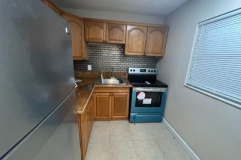 Condo in Deerfield Beach, Florida, 1 bedroom № 2252216 - photo 4