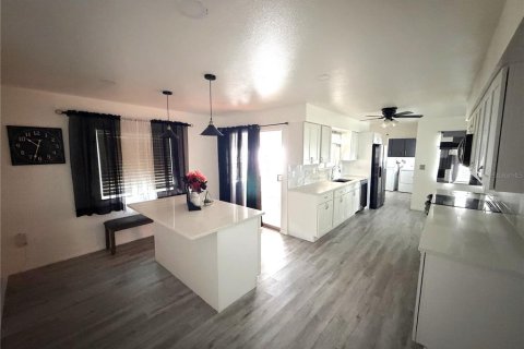 Villa ou maison à vendre à Sun City Center, Floride: 2 chambres, 142.42 m2 № 2390850 - photo 4