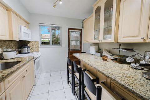 Снять в аренду виллу или дом в Майами, Флорида 2 спальни, 166.67м2, № 1948305 - фото 7