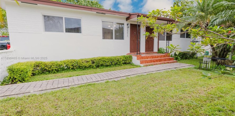 Дом в Майами, Флорида 2 спальни, 166.67м2 № 1948305