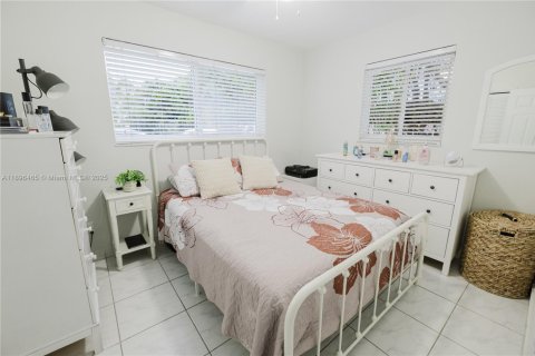 Снять в аренду виллу или дом в Майами, Флорида 2 спальни, 166.67м2, № 1948305 - фото 4
