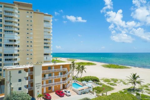 Hotel en venta en Pompano Beach, Florida № 1802527 - foto 1