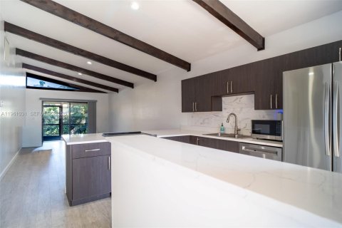 Villa ou maison à louer à Hollywood, Floride: 2 chambres, 89.19 m2 № 2023671 - photo 6
