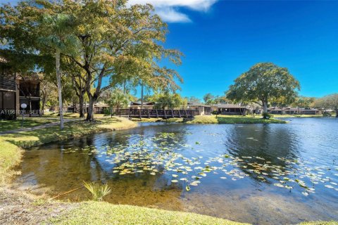 Villa ou maison à louer à Hollywood, Floride: 2 chambres, 89.19 m2 № 2023671 - photo 28