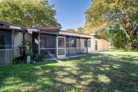 Villa ou maison à louer à Hollywood, Floride: 2 chambres, 89.19 m2 № 2023671 - photo 21