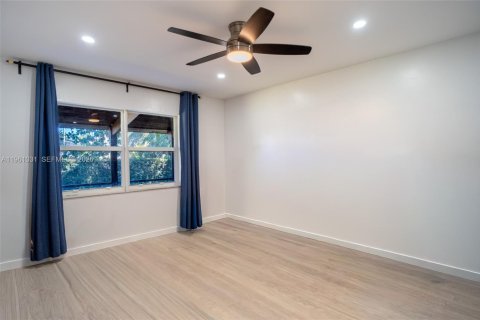 Villa ou maison à louer à Hollywood, Floride: 2 chambres, 89.19 m2 № 2023671 - photo 11