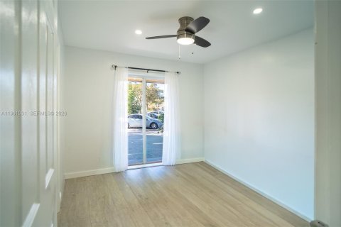 Villa ou maison à louer à Hollywood, Floride: 2 chambres, 89.19 m2 № 2023671 - photo 19