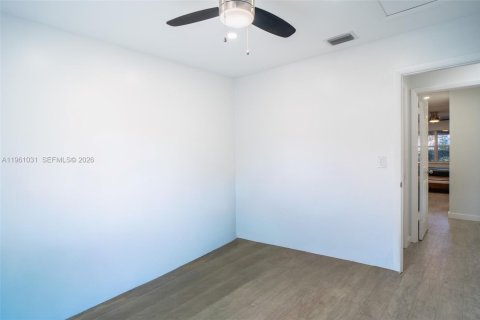 Villa ou maison à louer à Hollywood, Floride: 2 chambres, 89.19 m2 № 2023671 - photo 17