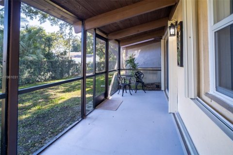 Villa ou maison à louer à Hollywood, Floride: 2 chambres, 89.19 m2 № 2023671 - photo 15