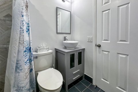 Villa ou maison à louer à Hollywood, Floride: 2 chambres, 89.19 m2 № 2023671 - photo 24