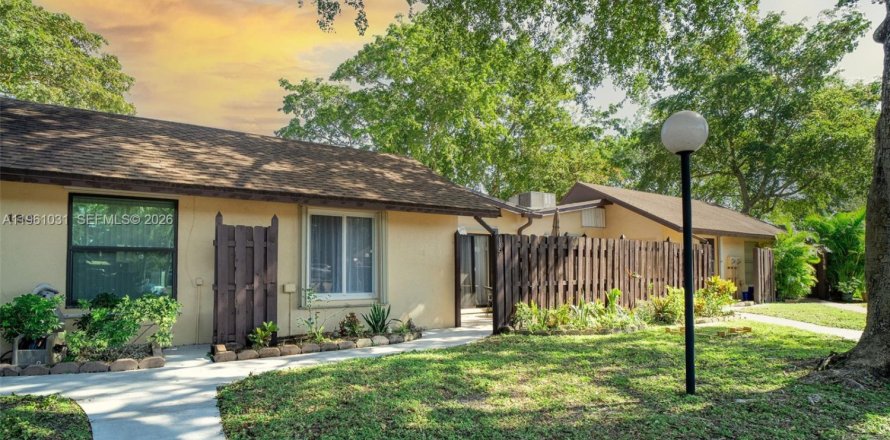 Villa ou maison à Hollywood, Floride 2 chambres, 89.19 m2 № 2023671