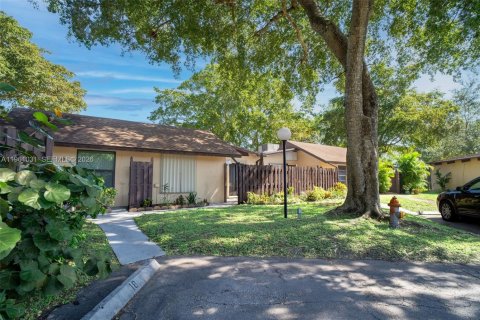 Villa ou maison à louer à Hollywood, Floride: 2 chambres, 89.19 m2 № 2023671 - photo 23