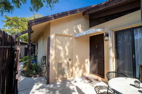 Villa ou maison à louer à Hollywood, Floride: 2 chambres, 89.19 m2 № 2023671 - photo 22