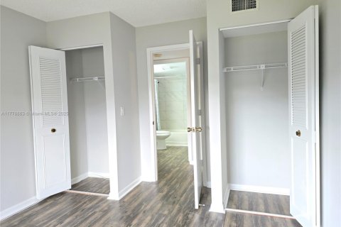 Condo in Palm City, Florida, 3 bedrooms  № 1698212 - photo 17