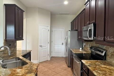 Villa ou maison à louer à Wesley Chapel, Floride: 4 chambres, 249.72 m2 № 1773086 - photo 4