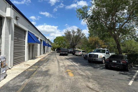 Commercial property in Sunrise, Florida № 1141258 - photo 1