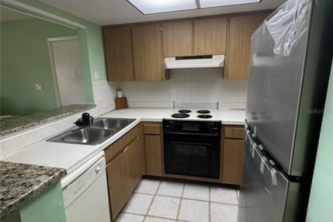 Condo in New Port Richey, Florida, 3 bedrooms  № 1849668 - photo 9