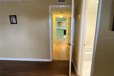Condo in New Port Richey, Florida, 3 bedrooms  № 1849668 - photo 11