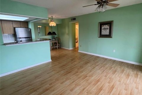 Condo in New Port Richey, Florida, 3 bedrooms  № 1849668 - photo 16
