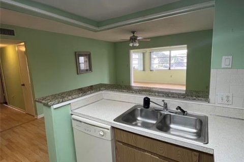 Condo in New Port Richey, Florida, 3 bedrooms  № 1849668 - photo 14