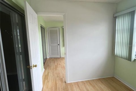 Condo in New Port Richey, Florida, 3 bedrooms  № 1849668 - photo 10