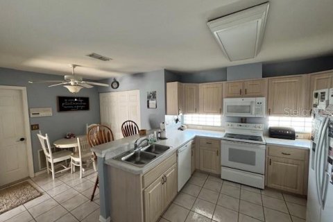 House in Ocala, Florida 3 bedrooms, 155.8 sq.m. № 2142797 - photo 10