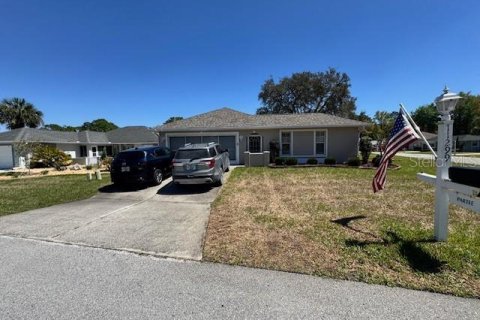 House in Ocala, Florida 3 bedrooms, 155.8 sq.m. № 2142797