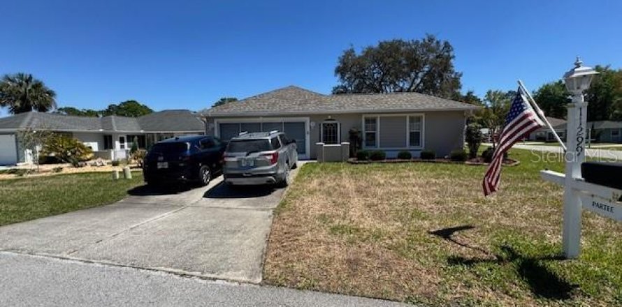 House in Ocala, Florida 3 bedrooms, 155.8 sq.m. № 2142797