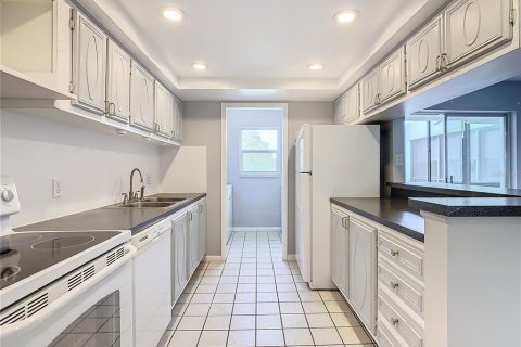 Condo in Lakeland, Florida, 1 bedroom  № 1716742 - photo 11
