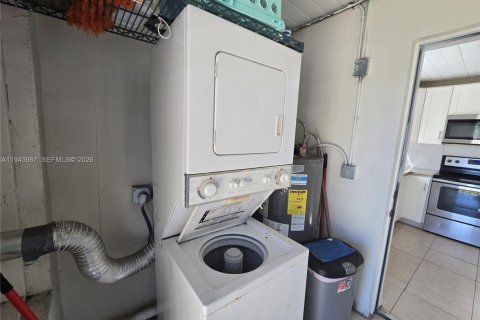 Снять в аренду виллу или дом в Форт-Лодердейл, Флорида 1 спальня, 50.54м2, № 2004945 - фото 3