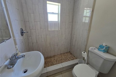 Снять в аренду виллу или дом в Форт-Лодердейл, Флорида 1 спальня, 50.54м2, № 2004945 - фото 5