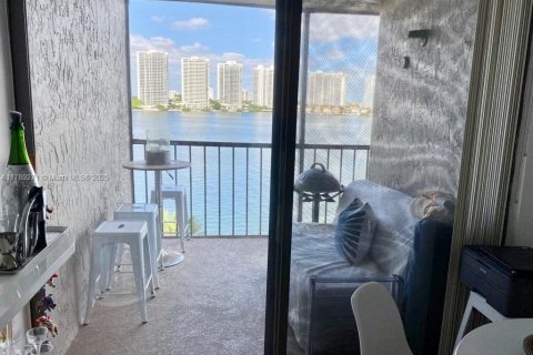 Condo in Sunny Isles Beach, Florida, 2 bedrooms  № 1729068 - photo 6