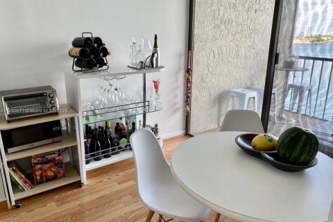 Condo in Sunny Isles Beach, Florida, 2 bedrooms  № 1729068 - photo 4