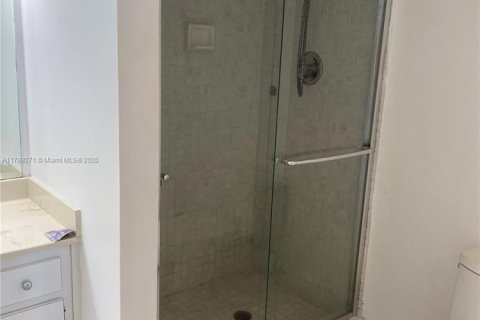 Condo in Sunny Isles Beach, Florida, 2 bedrooms  № 1729068 - photo 14