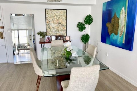 Condo in Sunny Isles Beach, Florida, 2 bedrooms  № 1729068 - photo 3