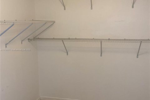 Condo in Sunny Isles Beach, Florida, 2 bedrooms  № 1729068 - photo 11