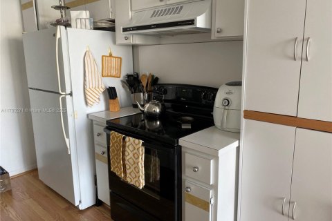 Condo in Sunny Isles Beach, Florida, 2 bedrooms  № 1729068 - photo 7