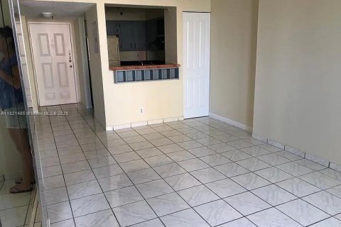 Condo in Miami, Florida, 1 bedroom  № 1784089 - photo 5