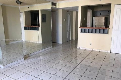 Condo in Miami, Florida, 1 bedroom  № 1784089 - photo 4