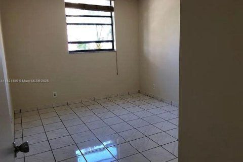 Condo in Miami, Florida, 1 bedroom  № 1784089 - photo 8