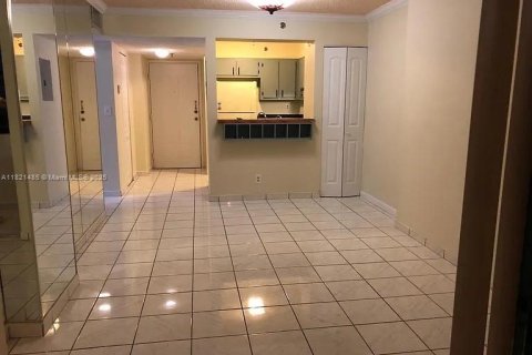 Condo in Miami, Florida, 1 bedroom  № 1784089 - photo 6