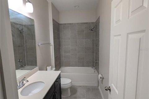 House in DeLand, Florida 3 bedrooms, 166.11 sq.m. № 2238223 - photo 30