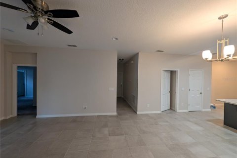 House in DeLand, Florida 3 bedrooms, 166.11 sq.m. № 2238223 - photo 16