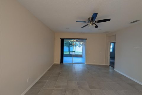 House in DeLand, Florida 3 bedrooms, 166.11 sq.m. № 2238223 - photo 15