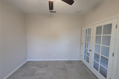 House in DeLand, Florida 3 bedrooms, 166.11 sq.m. № 2238223 - photo 6