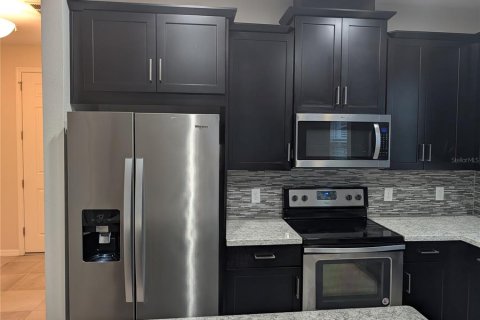 House in DeLand, Florida 3 bedrooms, 166.11 sq.m. № 2238223 - photo 12
