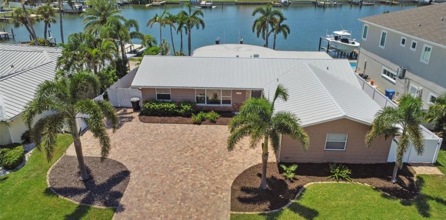 Casa en Saint Petersburg, Florida 3 dormitorios, 204.94 m2 № 1916257