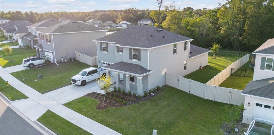 House in Mount Dora, Florida 4 bedrooms, 253.16 sq.m. № 1760329