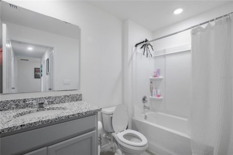 House in Mount Dora, Florida 4 bedrooms, 253.16 sq.m. № 1760329 - photo 25