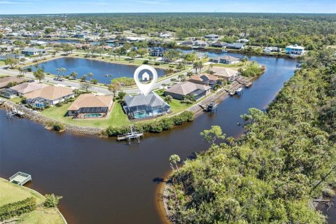 House in North Port, Florida 3 bedrooms, 222.69 sq.m. № 1572618 - photo 4